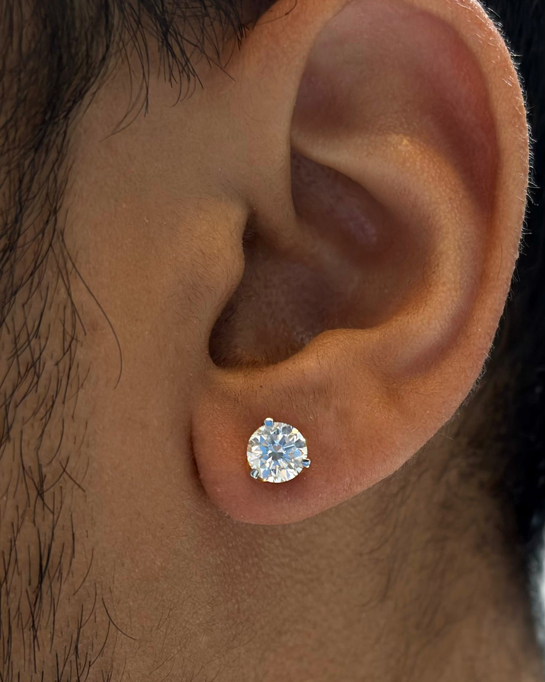 Men's round diamond stud earring