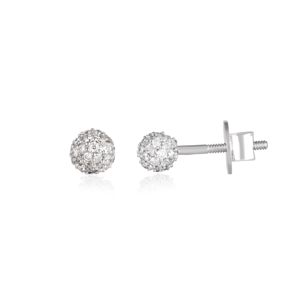 Round Diamond Prong Cluster Stud Earrings, IGI-Certified, close-up of diamonds