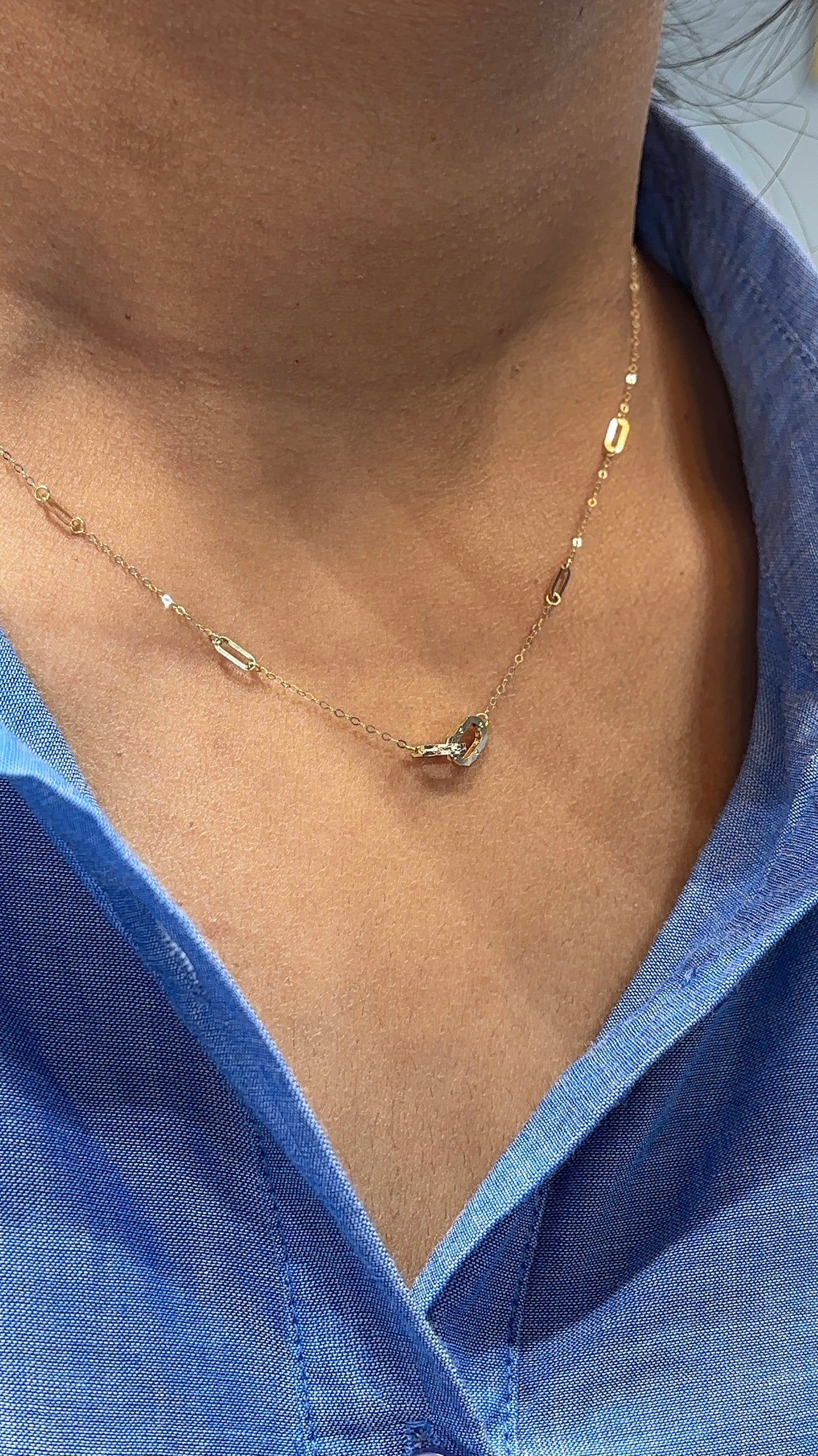 18K Yellow Gold Linked Oval Pendant Necklace - Adjustable 16+1 Inch Chain