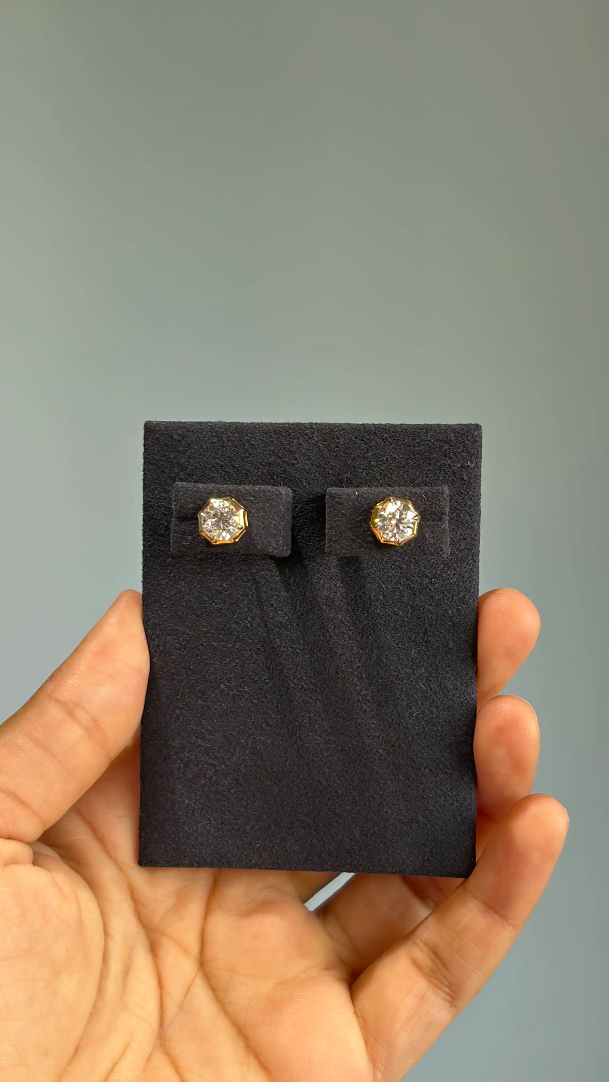 Round Diamond Crown Setting Stud Earrings, IGI-Certified, close-up of crown setting