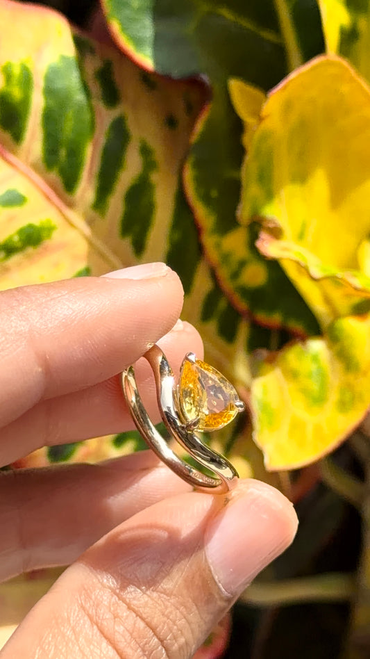Diamond sapphire gold ring for women