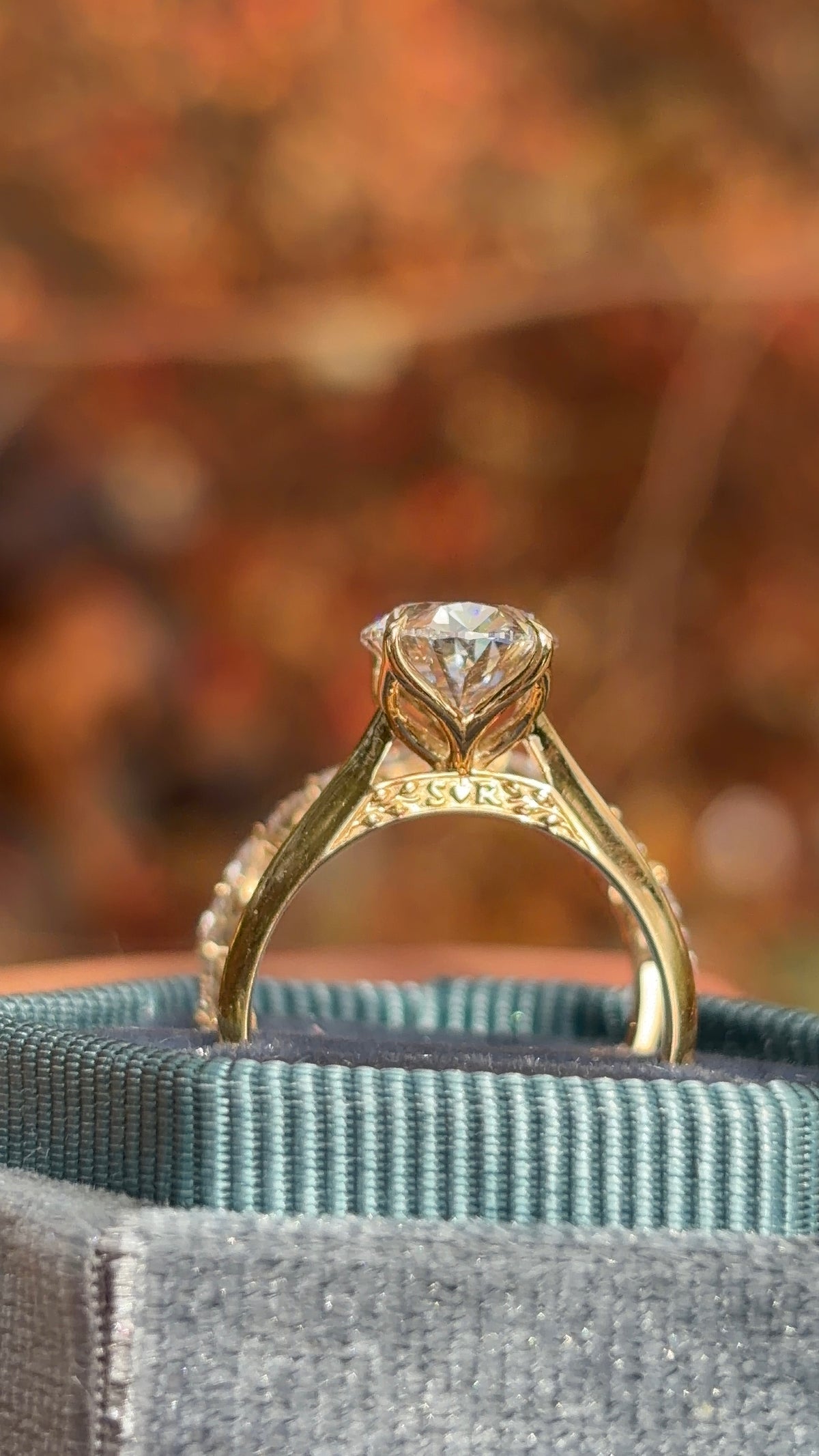 Knife Edge Oval Solitaire Lab-Grown Diamond Ring, IGI-Certified, 14K 18K Gold, front view
