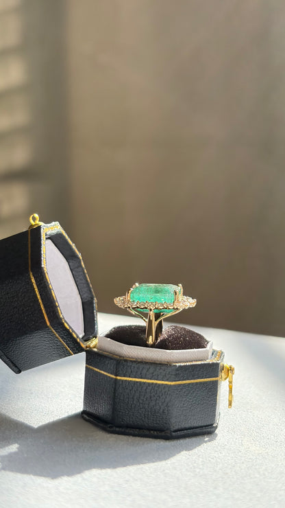 Noor Bagh Emerald Ring