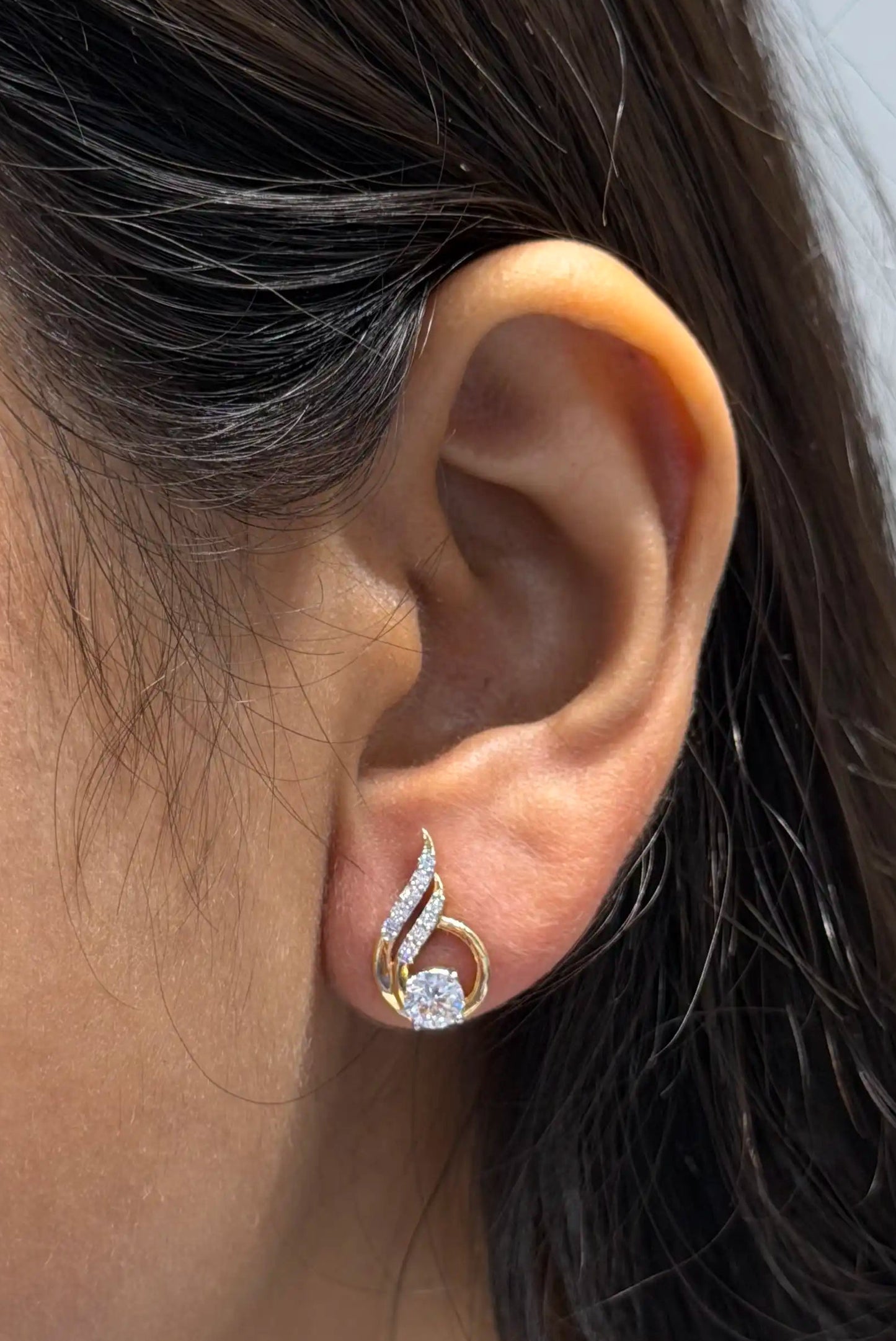 Flame Design Round Diamond Stud Earrings