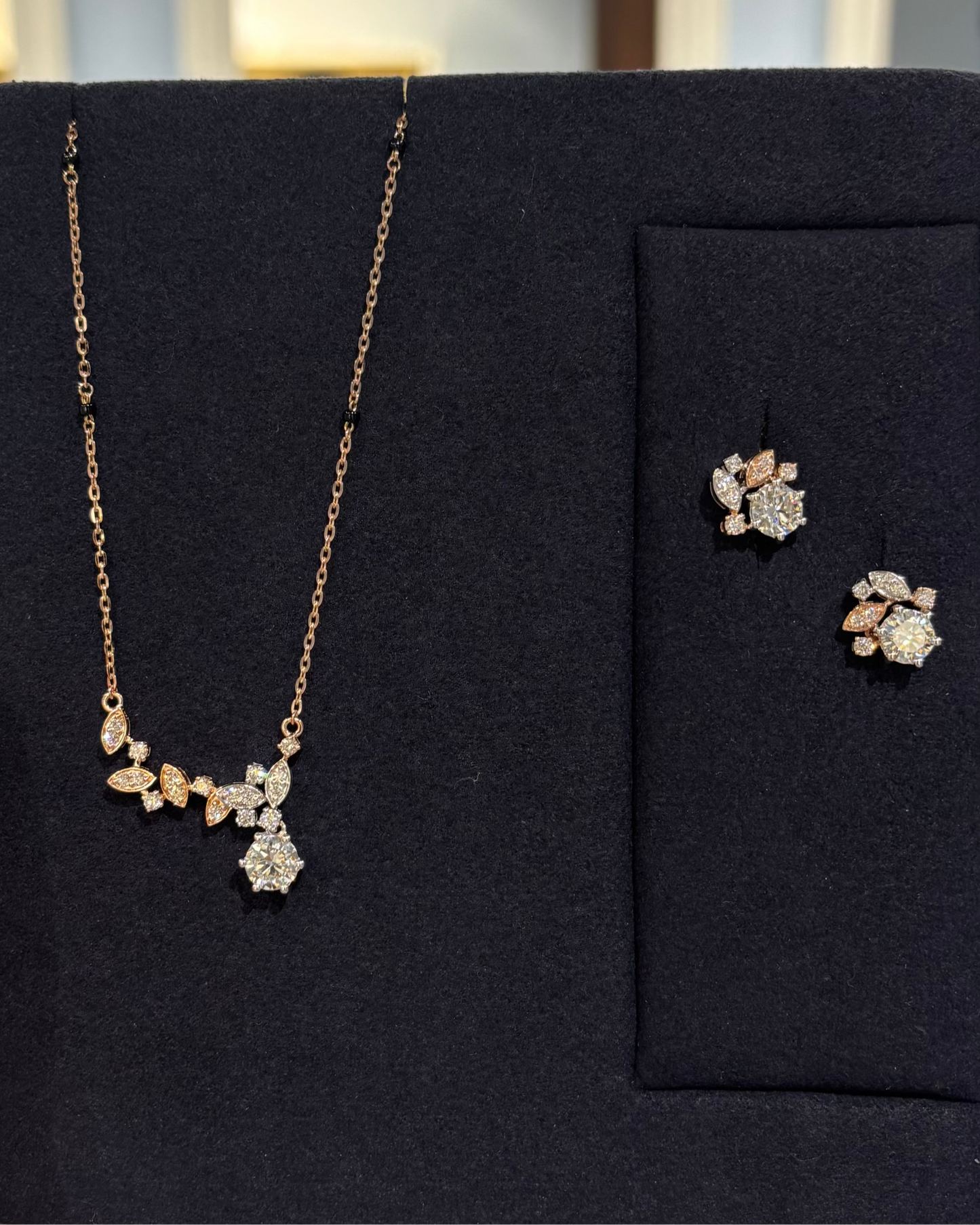 Flaura Graceful Gold Mangalsutra Set – Unique Modern Mangalsutra