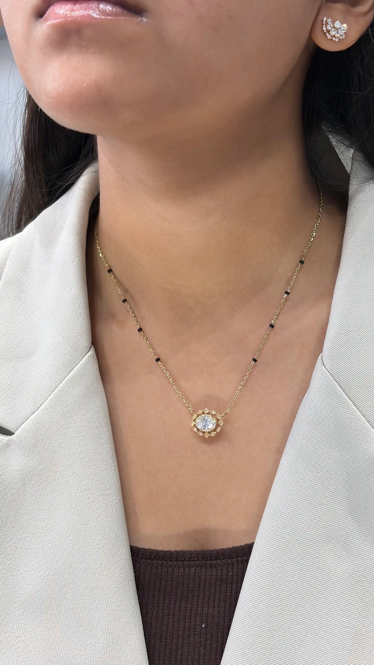 Mewari Oval Cluster Halo Mangalsutra in Lab Grown Diamond
